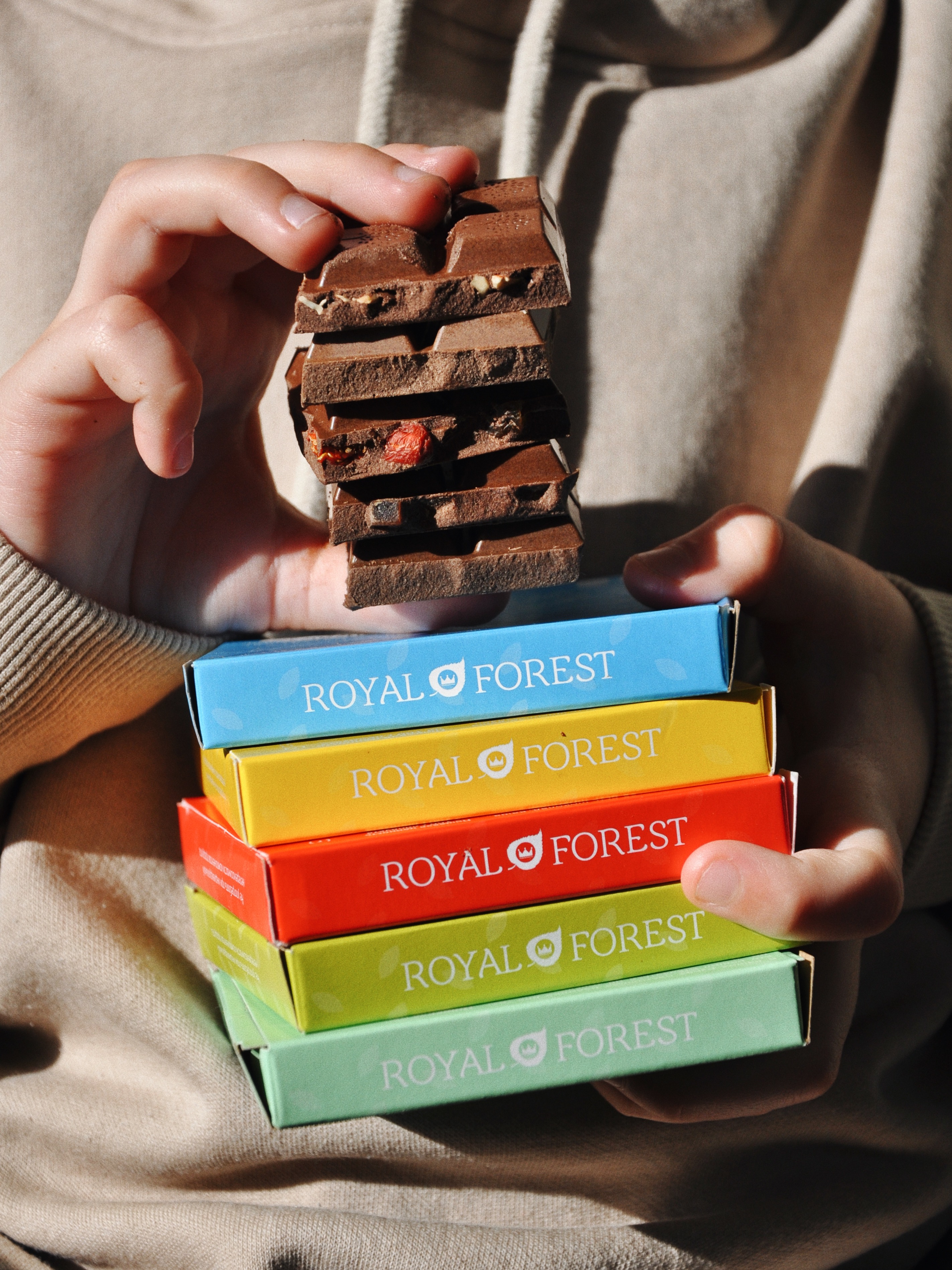 Шоколад из кэроба Royal Forest с миндалем