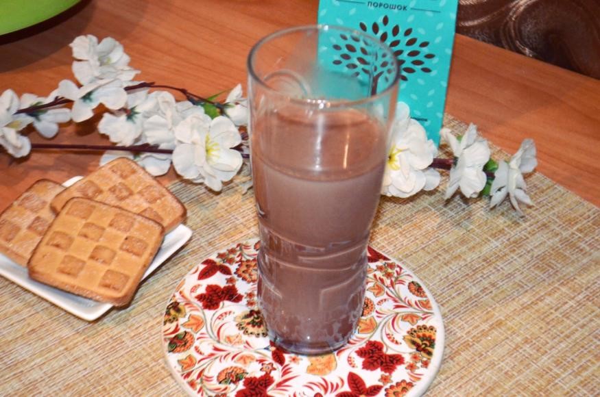 Теплый какао-напиток Royal Forest в высоком бокале