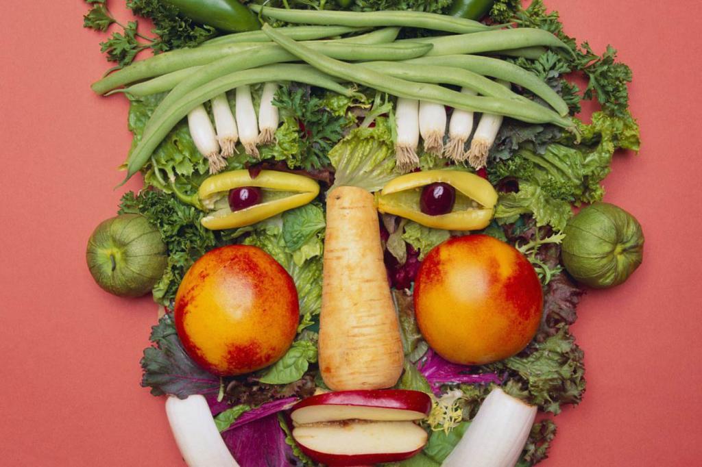 Лицо вегетарианца из овощей и фруктов